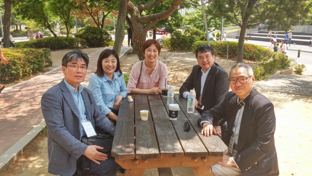 梅老師於韓國外國語大學